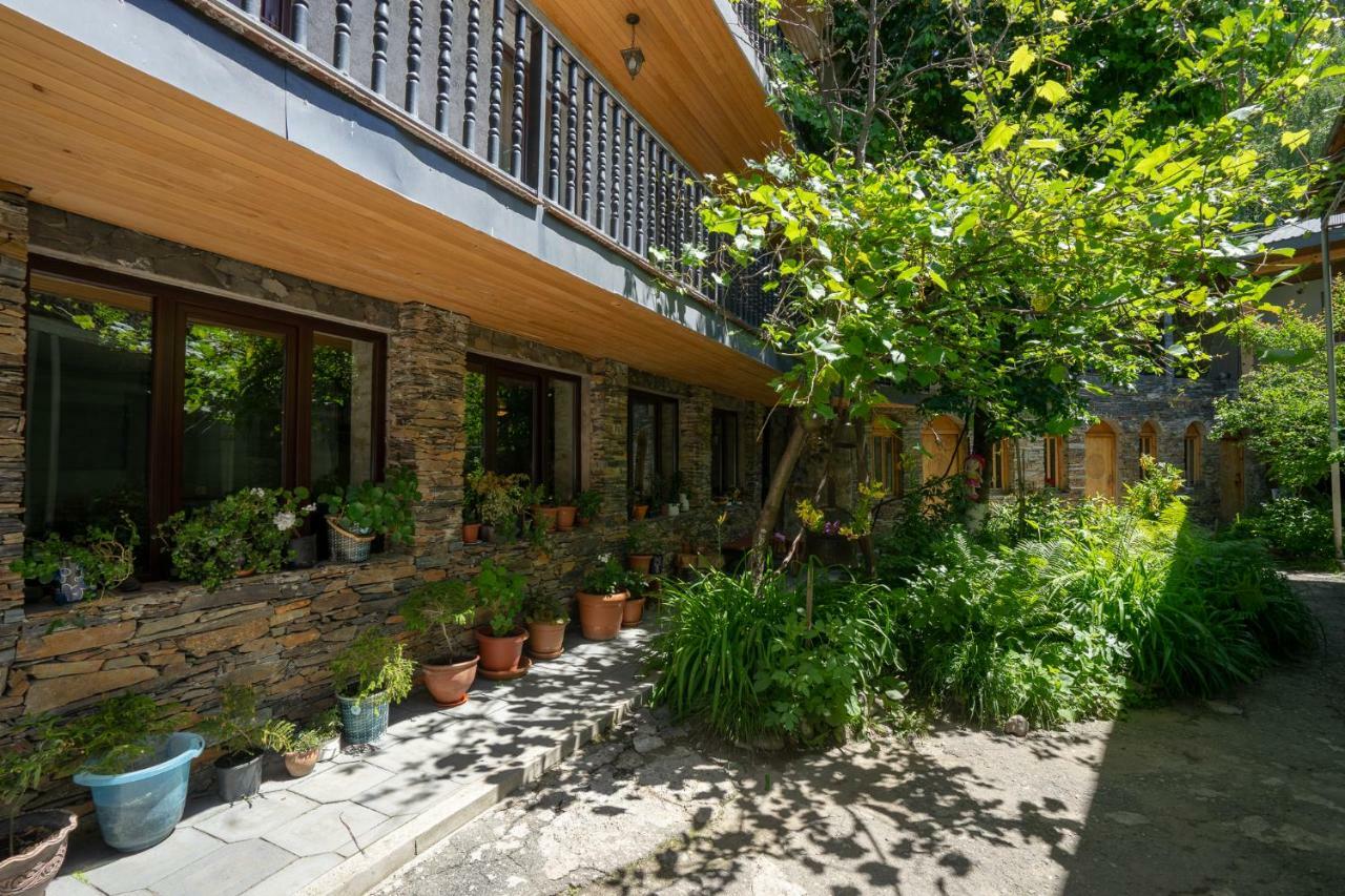 Guesthouse David Zhorzholiani Mestia Exterior photo