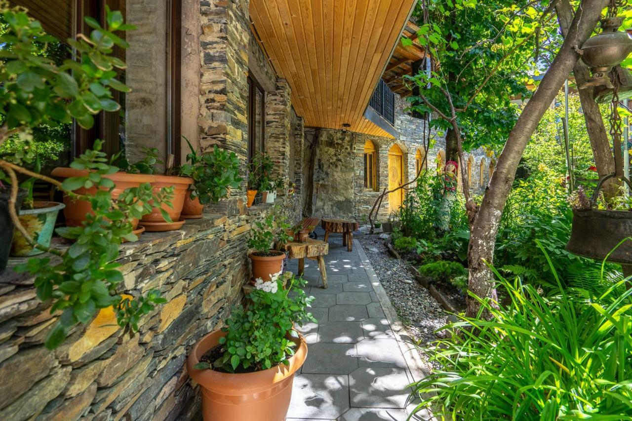 Guesthouse David Zhorzholiani Mestia Exterior photo