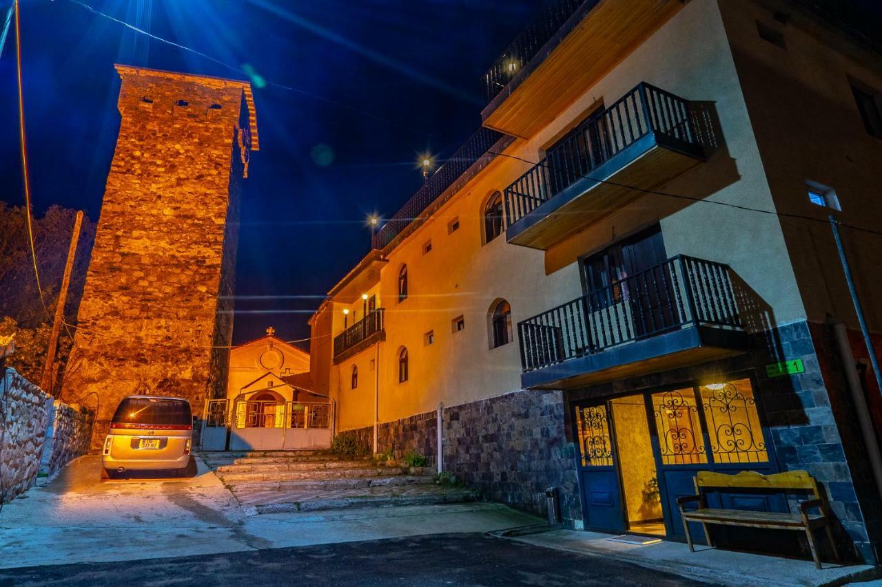 Guesthouse David Zhorzholiani Mestia Exterior photo