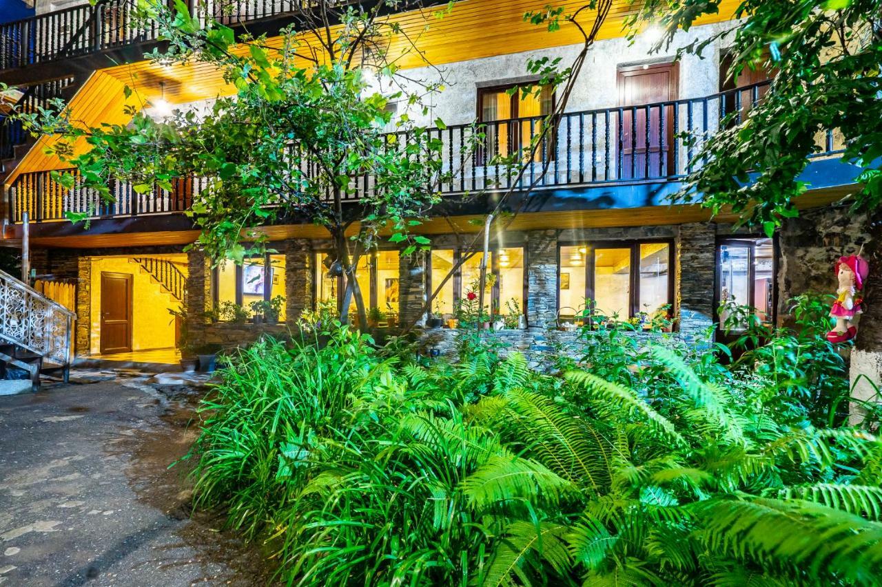 Guesthouse David Zhorzholiani Mestia Exterior photo