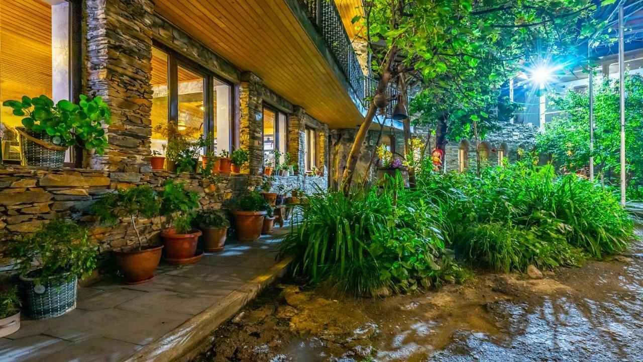 Guesthouse David Zhorzholiani Mestia Exterior photo