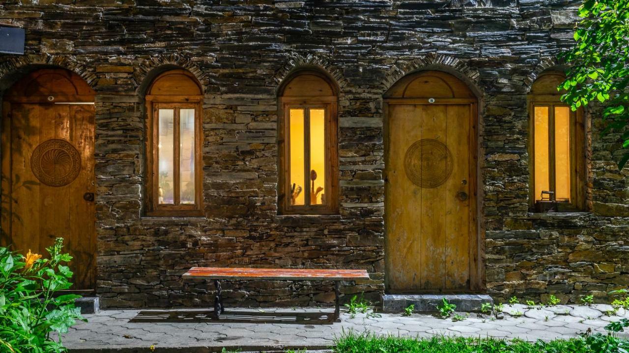 Guesthouse David Zhorzholiani Mestia Exterior photo