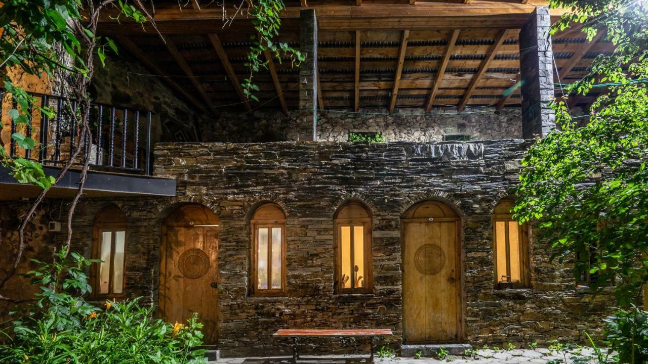 Guesthouse David Zhorzholiani Mestia Exterior photo